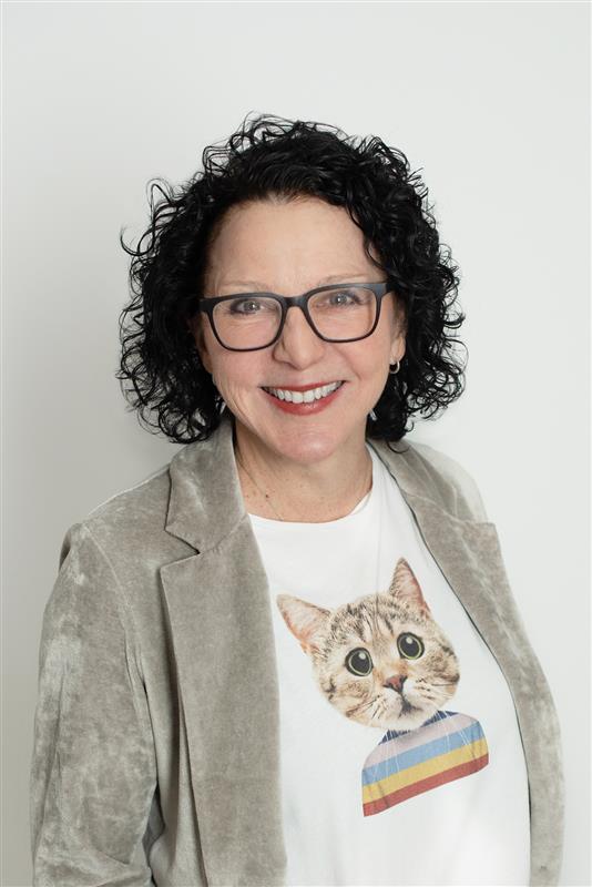 Julien headshot cat 1 lo res